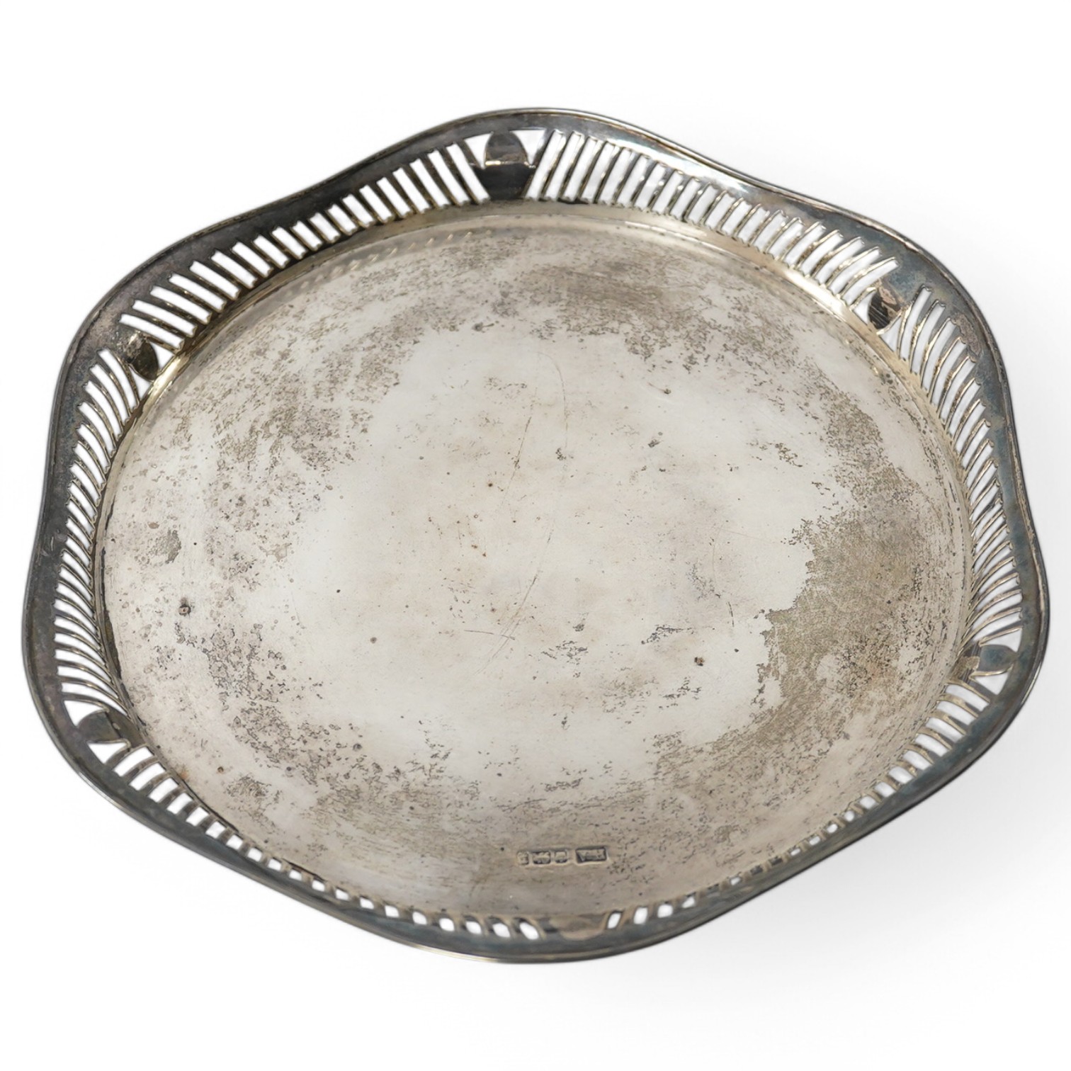 An Edwardian silver circular tray, with raised pierced border, Atkin Brothers, Sheffield, 1909, 26.6cm, 15.9oz. Condition - fair to good